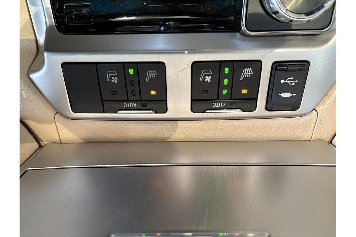 2020 Toyota Landcruiser Sahara VDJ200R
