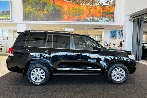 2020 Toyota Landcruiser Sahara VDJ200R