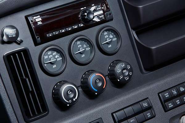 2023 Freightliner Cascadia 126