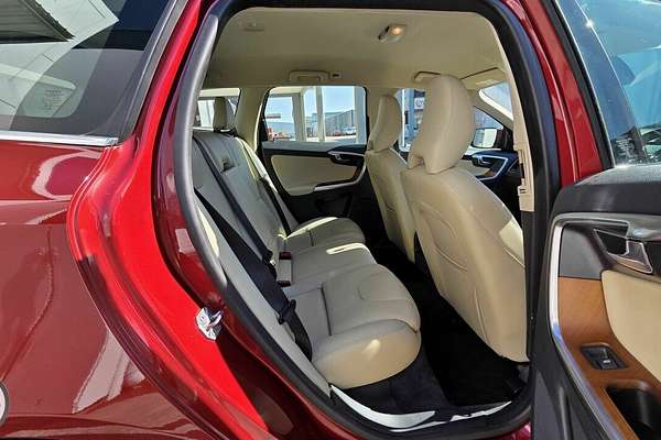 2016 Volvo XC60 T5 Luxury
