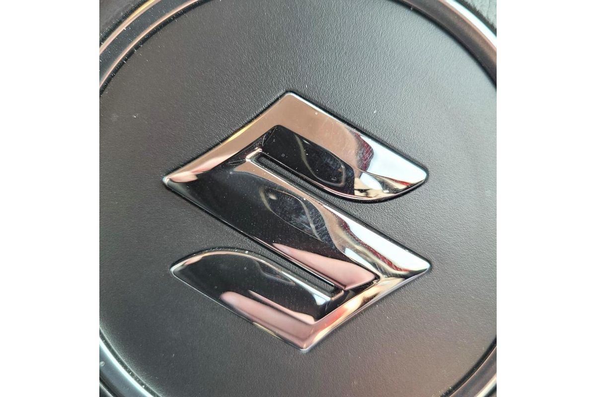 2025 Suzuki Swift Hybrid UZ