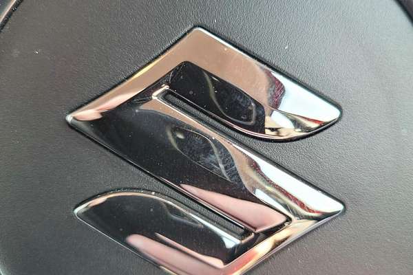 2025 Suzuki Swift Hybrid UZ