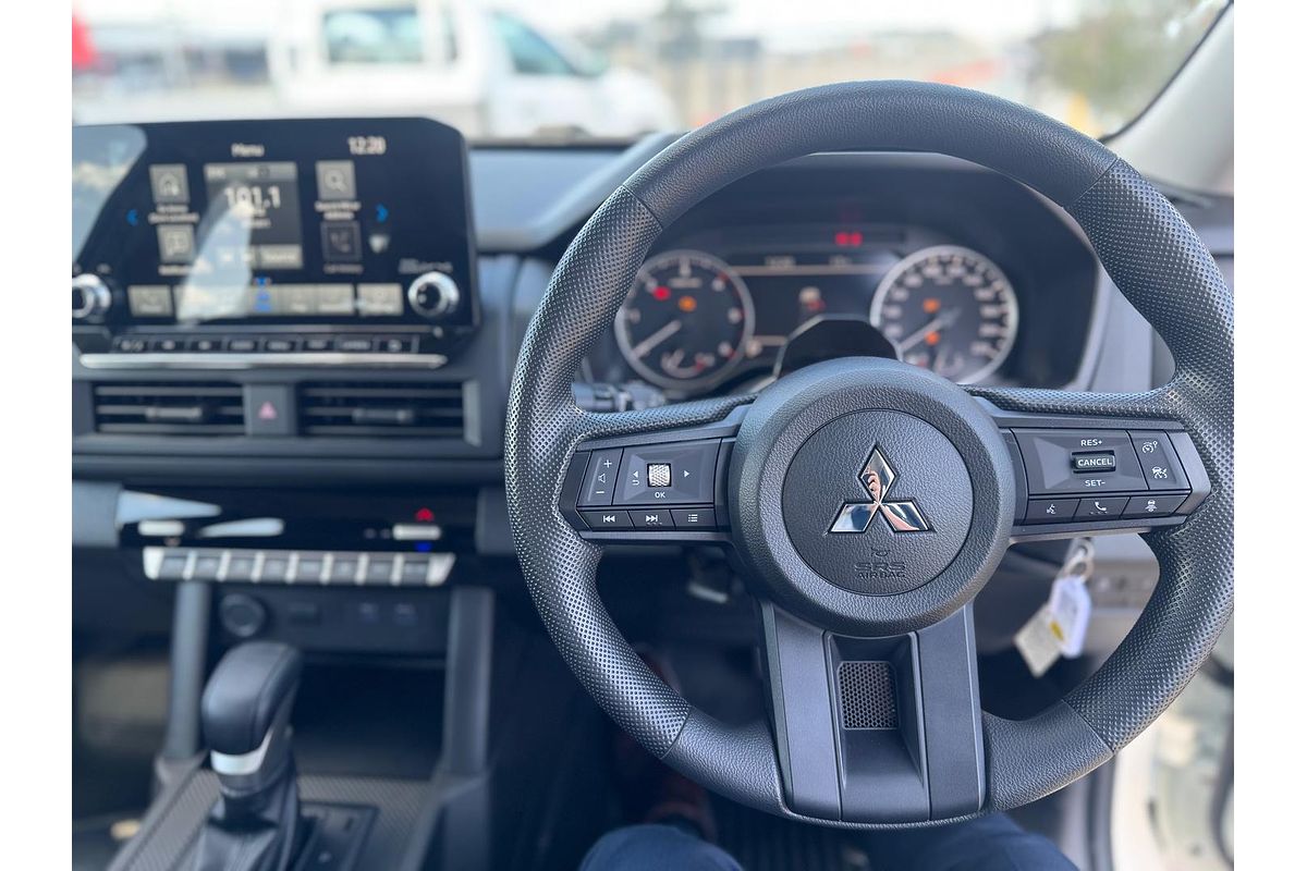 2025 Mitsubishi Triton GLX MV 4X4