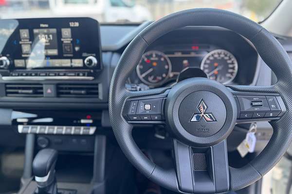 2025 Mitsubishi Triton GLX MV 4X4