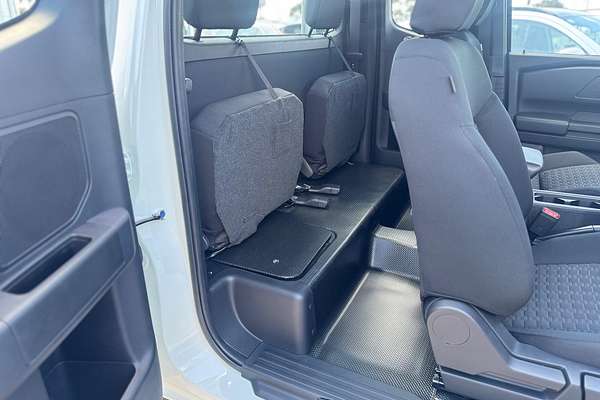 2025 Mitsubishi Triton GLX MV 4X4