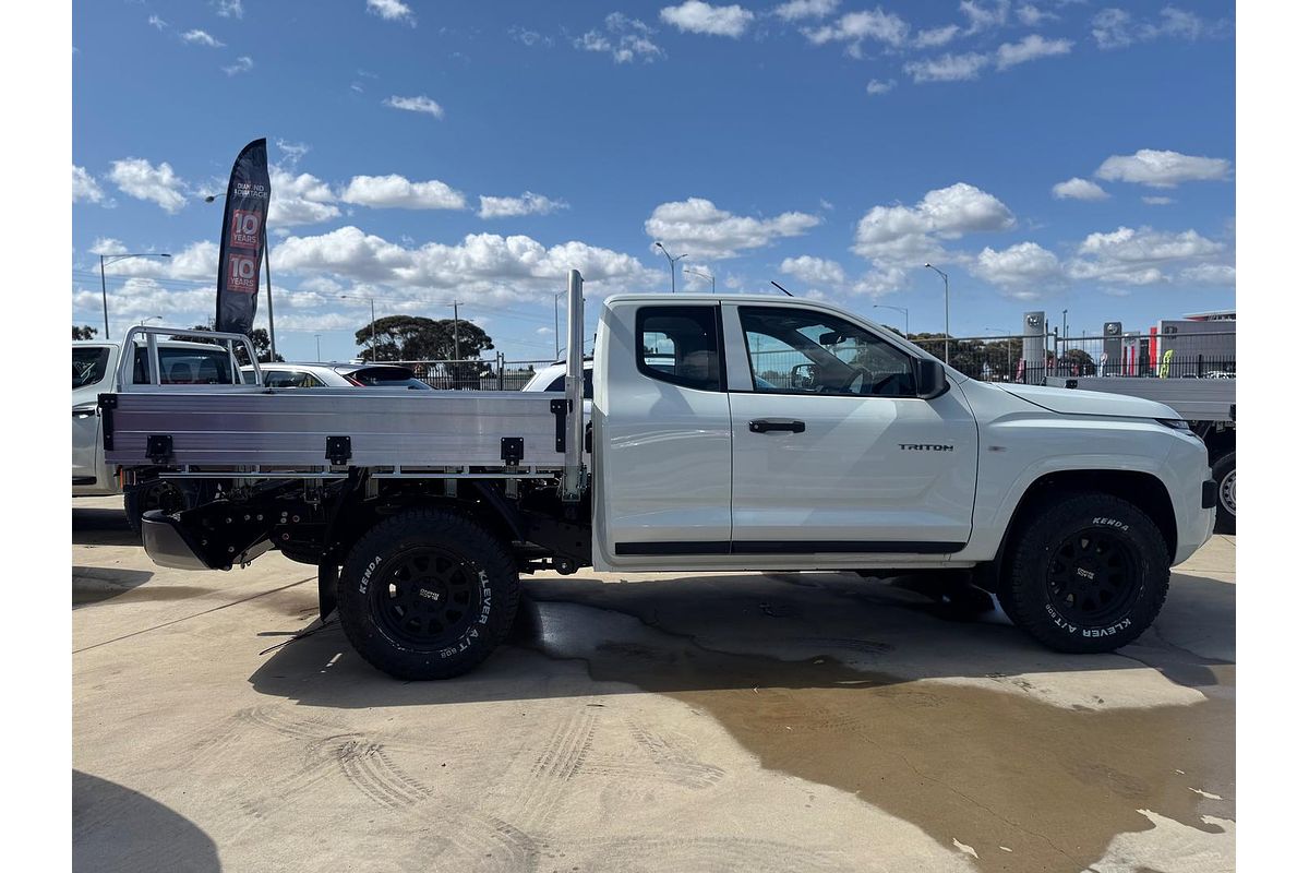 2025 Mitsubishi Triton GLX MV 4X4
