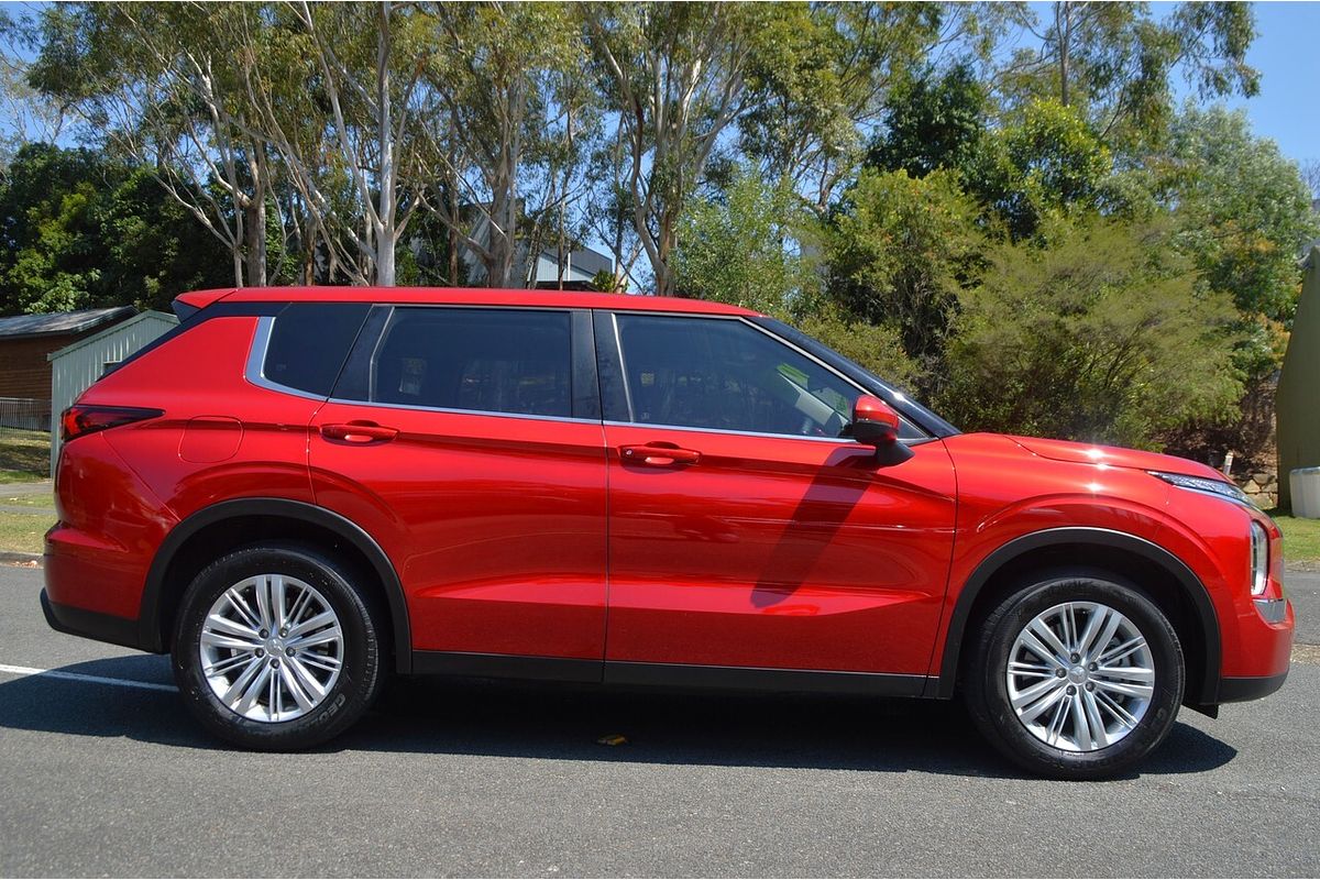 2023 Mitsubishi Outlander ES ZM