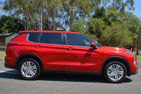2023 Mitsubishi Outlander ES ZM