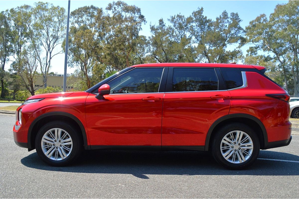 2023 Mitsubishi Outlander ES ZM