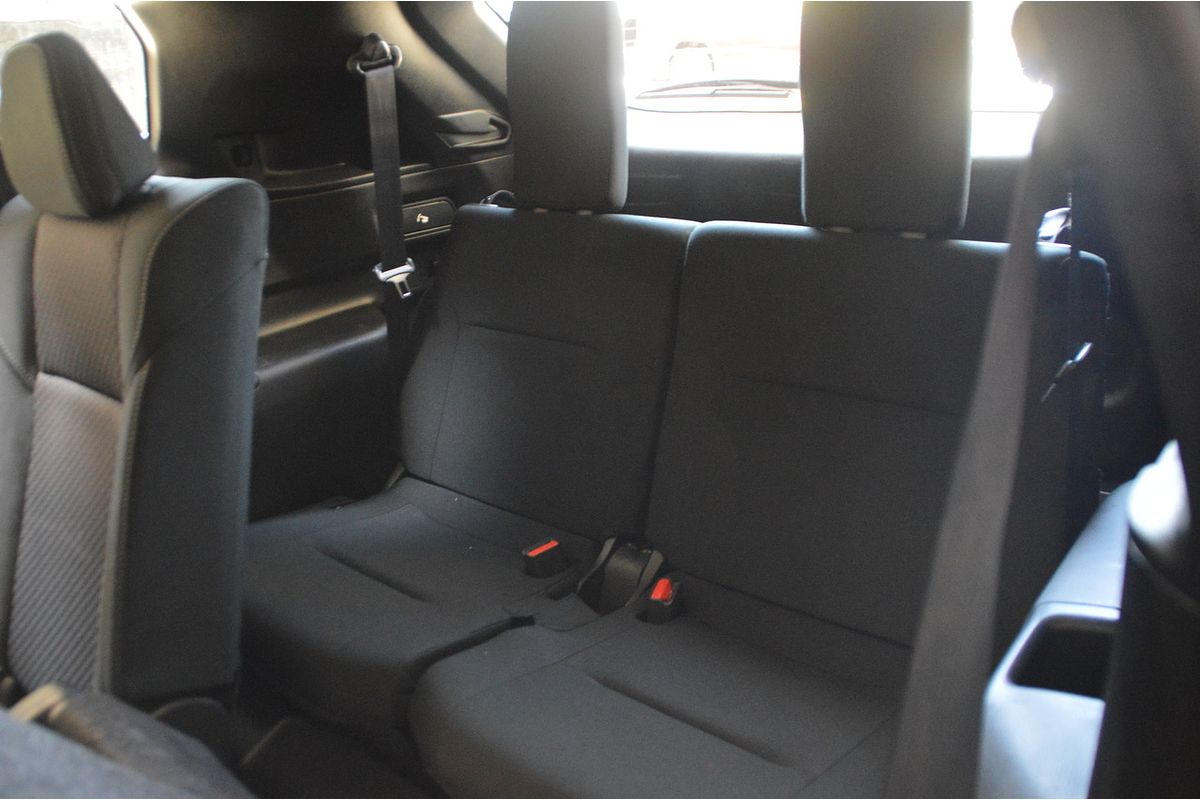 2023 Mitsubishi Outlander ES ZM