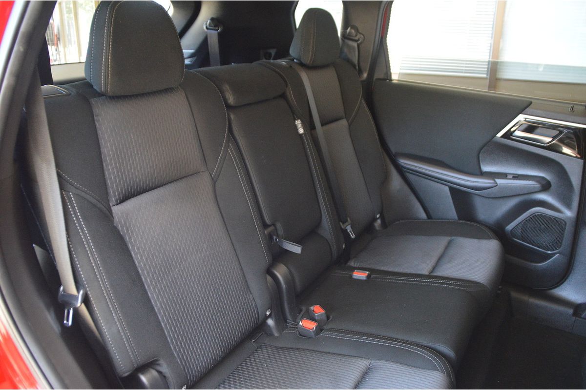 2023 Mitsubishi Outlander ES ZM