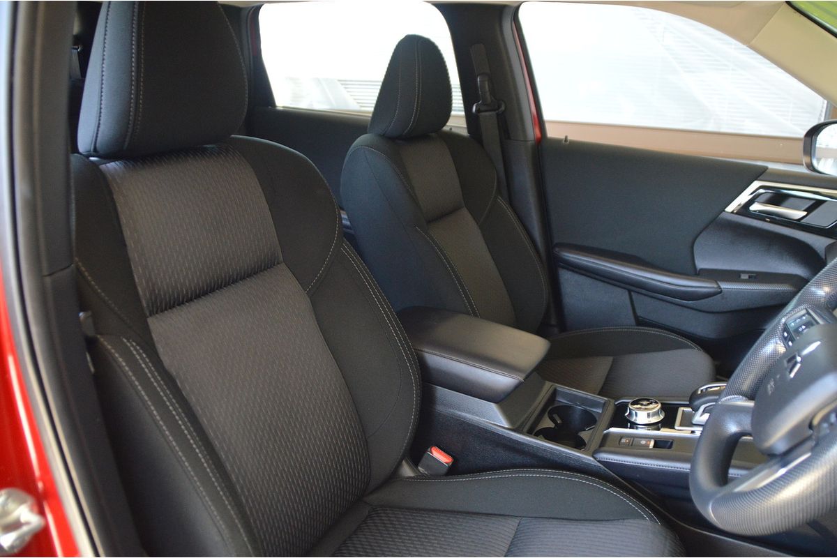 2023 Mitsubishi Outlander ES ZM