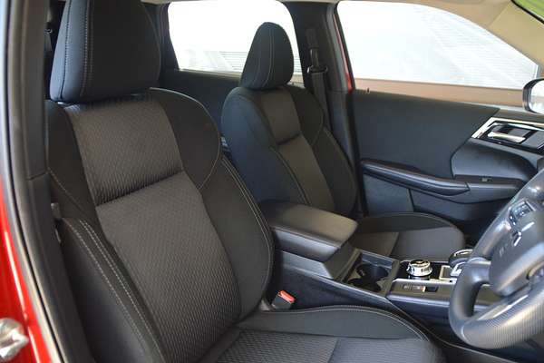 2023 Mitsubishi Outlander ES ZM