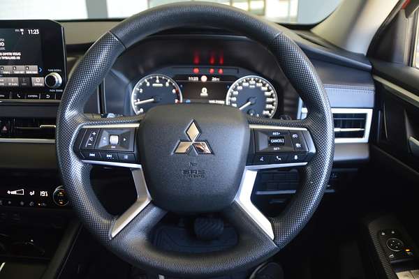 2023 Mitsubishi Outlander ES ZM
