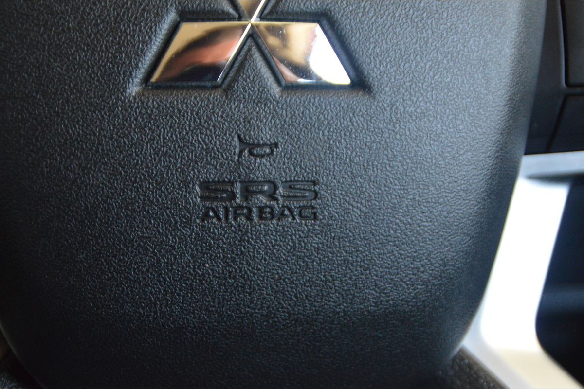 2023 Mitsubishi Outlander ES ZM