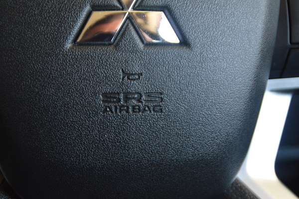 2023 Mitsubishi Outlander ES ZM