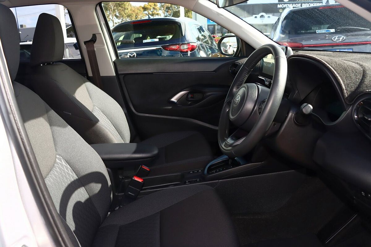 2025 Toyota Yaris Cross GXL MXPJ10R