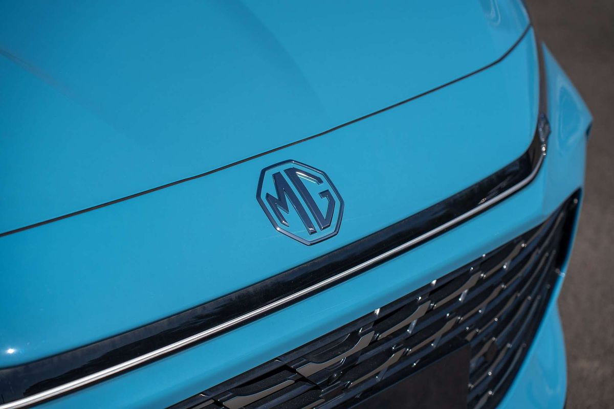 2024 MG HS Vibe AS33