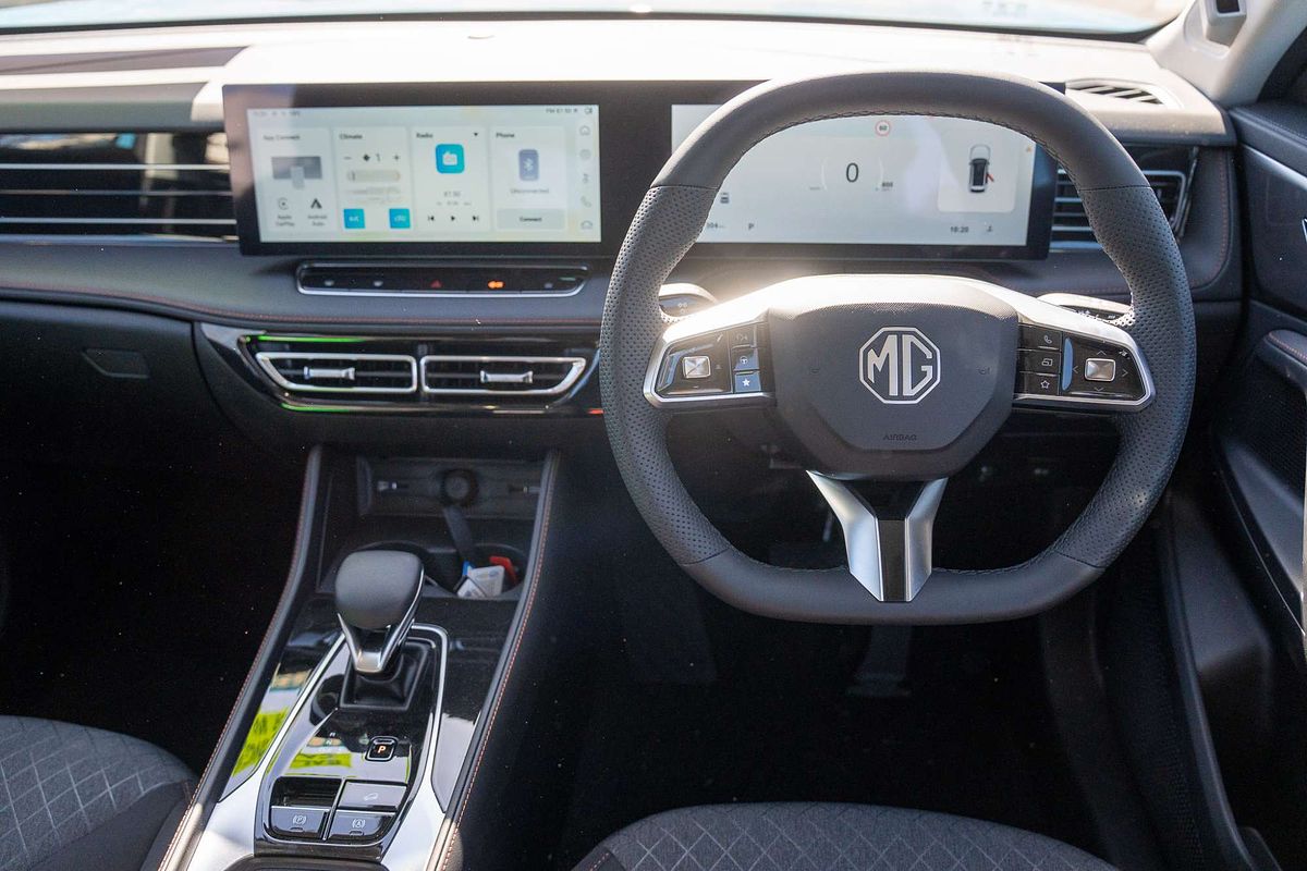 2024 MG HS Vibe AS33