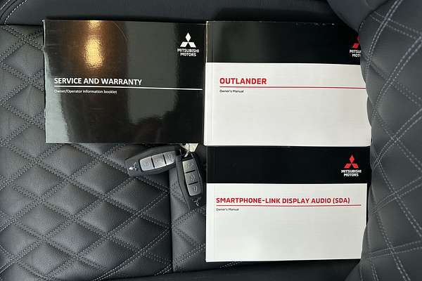 2024 Mitsubishi Outlander Exceed ZM