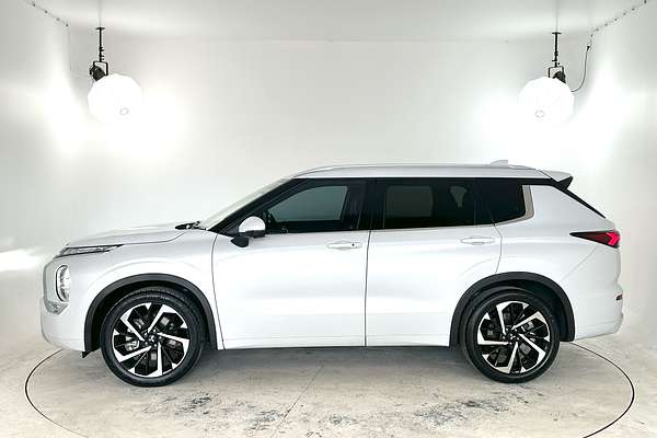 2024 Mitsubishi Outlander Exceed ZM