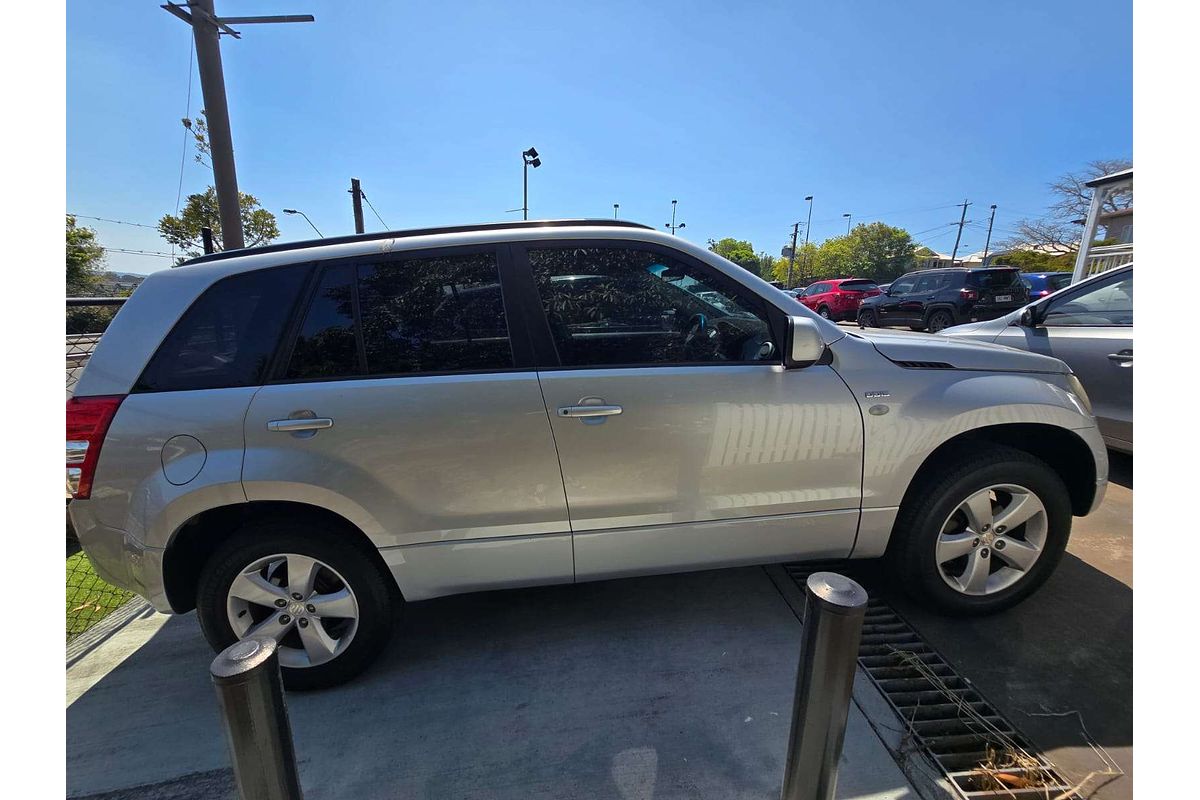 2011 Suzuki Grand Vitara  JB