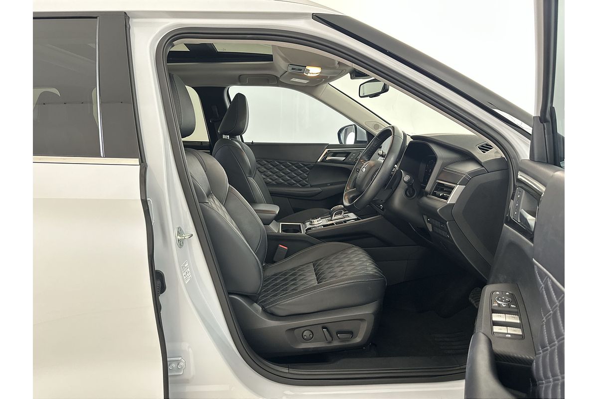 2024 Mitsubishi Outlander Exceed ZM