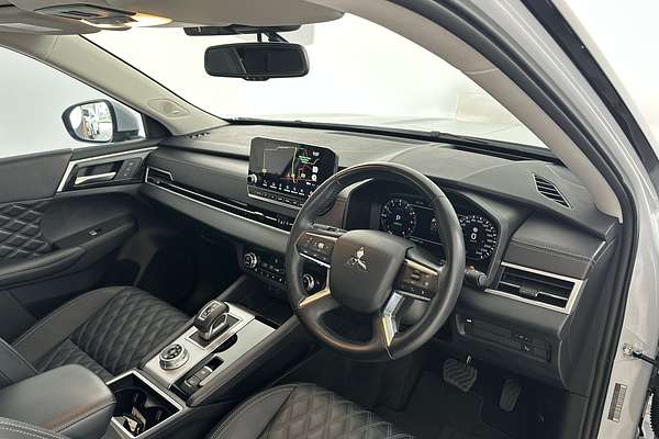 2024 Mitsubishi Outlander Exceed ZM