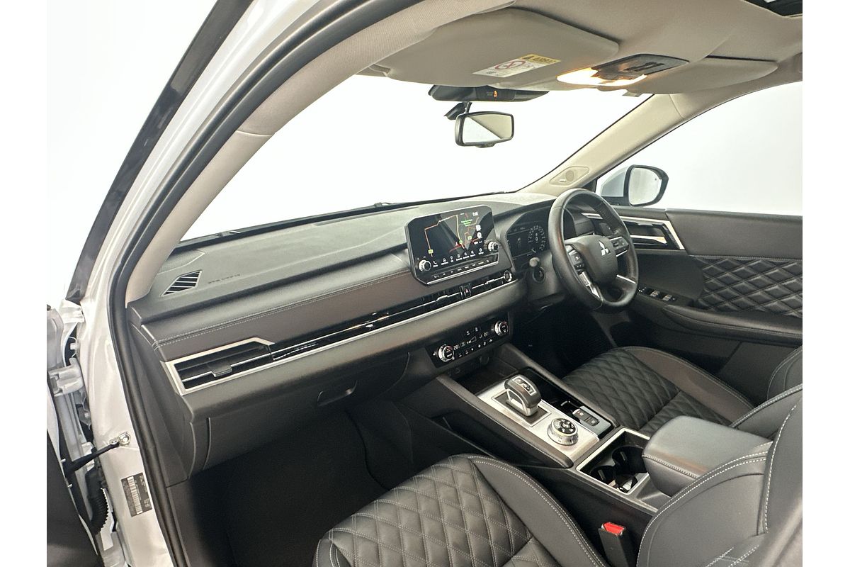 2024 Mitsubishi Outlander Exceed ZM