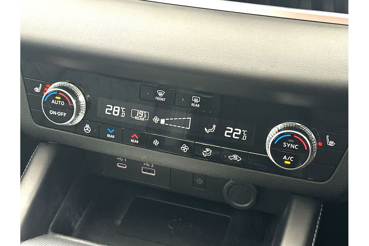 2024 Mitsubishi Outlander Exceed ZM