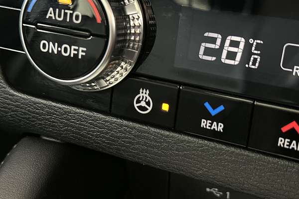 2024 Mitsubishi Outlander Exceed ZM