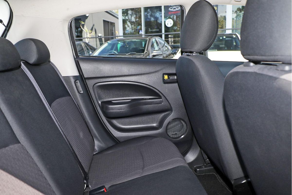 2016 Mitsubishi Mirage ES LA