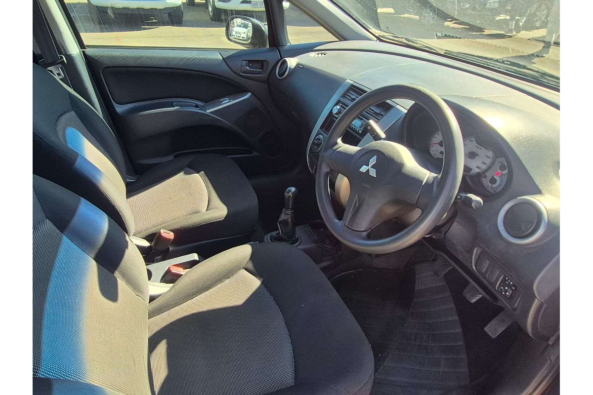 2009 Mitsubishi Colt ES RG