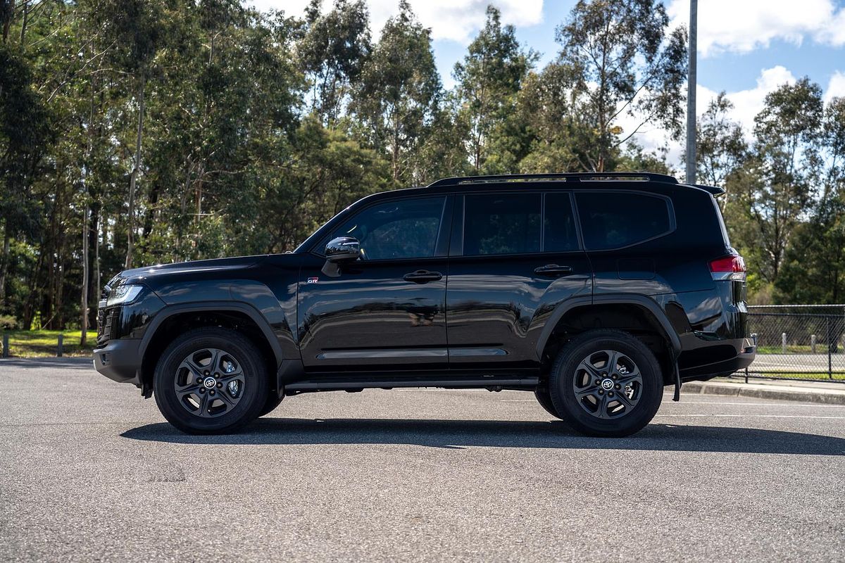 2023 Toyota Landcruiser GR Sport FJA300R