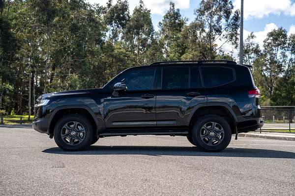 2023 Toyota Landcruiser GR Sport FJA300R