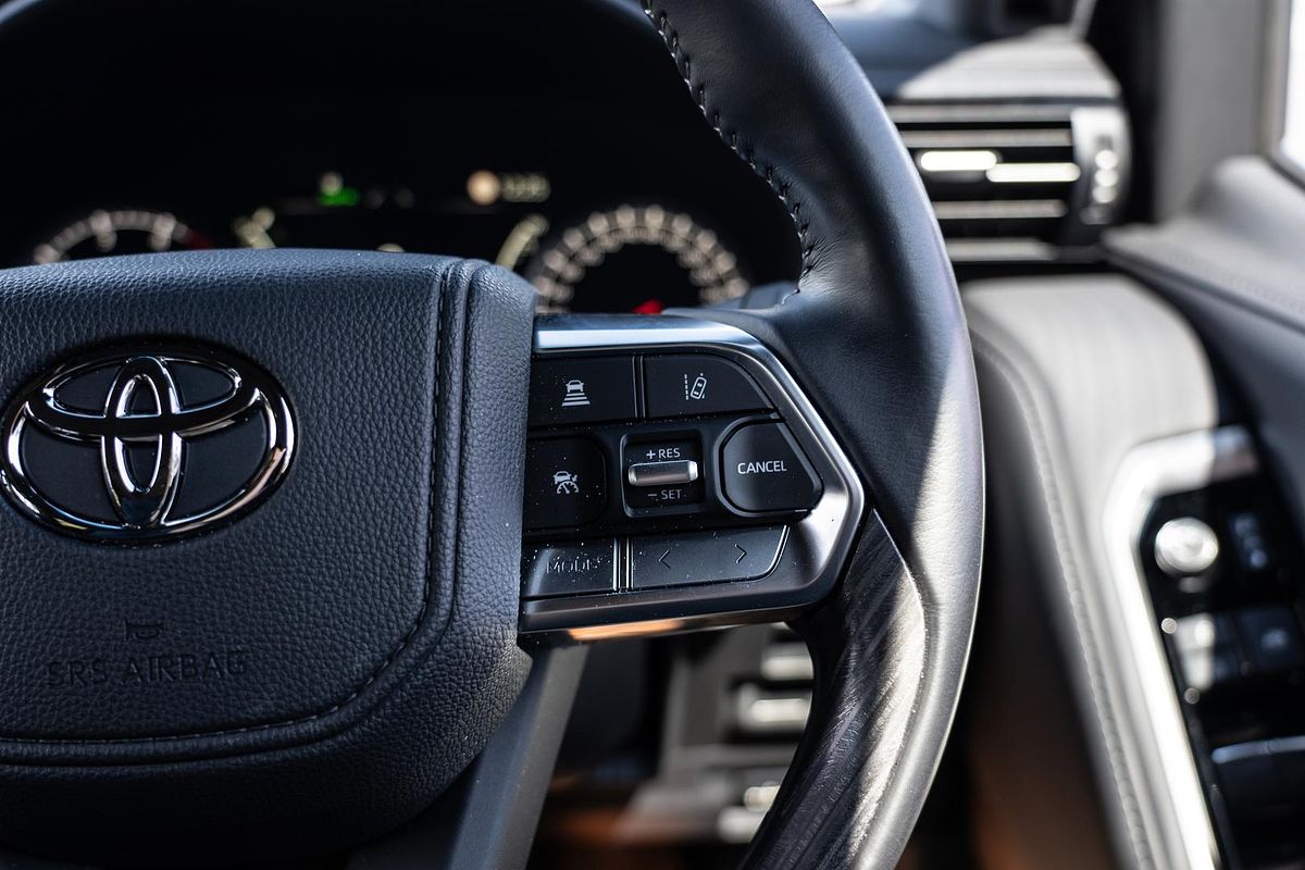2023 Toyota Landcruiser GR Sport FJA300R