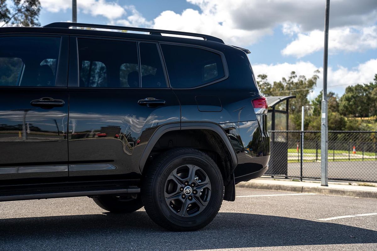 2023 Toyota Landcruiser GR Sport FJA300R
