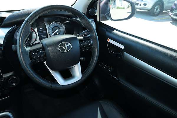 2024 Toyota Hilux SR5 GUN126R 4X4