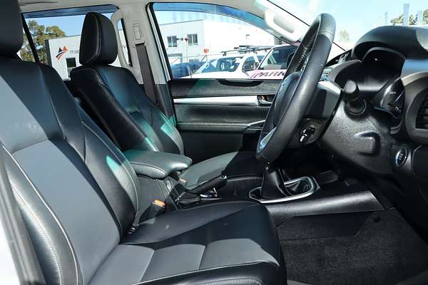 2024 Toyota Hilux SR5 GUN126R 4X4