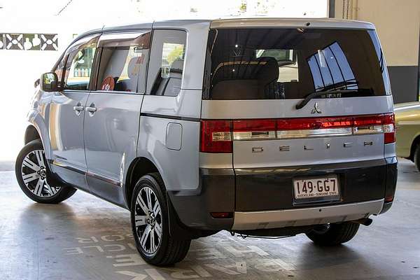 2010 Mitsubishi Delica