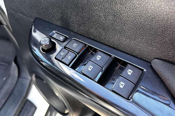 2019 Toyota Hilux SR5 GUN126R 4X4