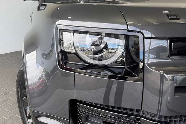 2025 Land Rover Defender 110 P400 X-Dynamic SE L663