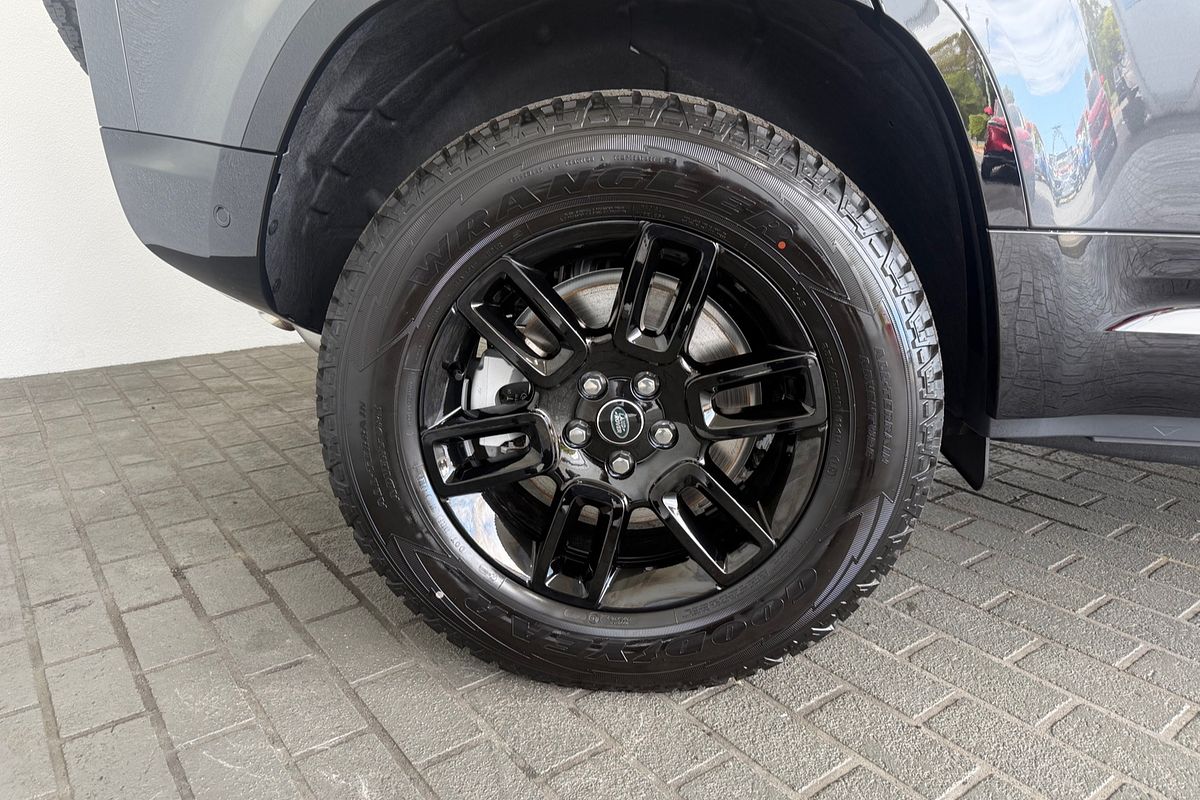 2025 Land Rover Defender 110 P400 X-Dynamic SE L663