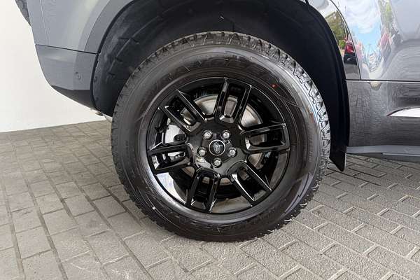 2025 Land Rover Defender 110 P400 X-Dynamic SE L663