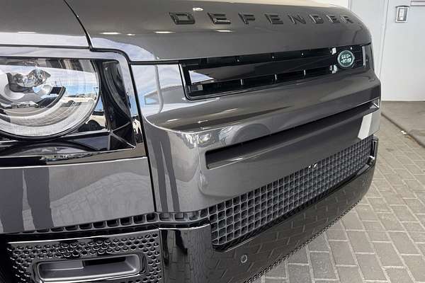 2025 Land Rover Defender 110 P400 X-Dynamic SE L663