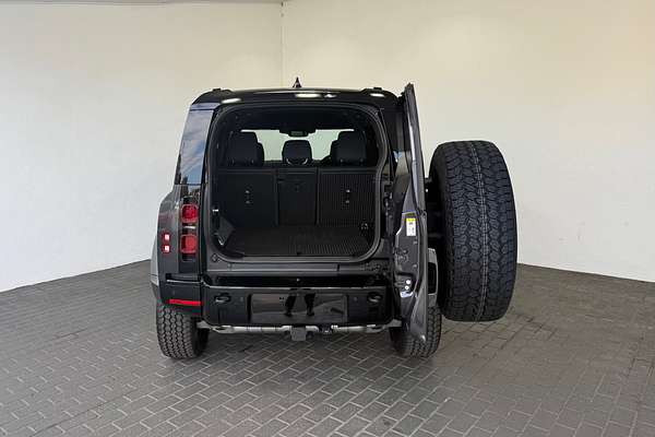 2025 Land Rover Defender 110 P400 X-Dynamic SE L663
