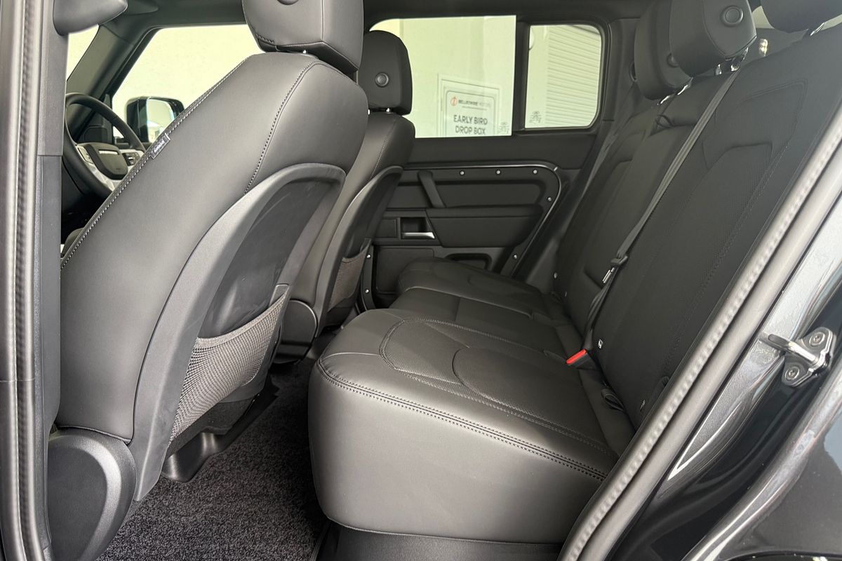 2025 Land Rover Defender 110 P400 X-Dynamic SE L663