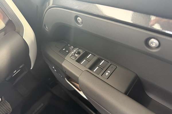 2025 Land Rover Defender 110 P400 X-Dynamic SE L663