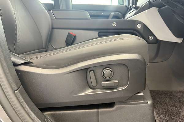 2025 Land Rover Defender 110 P400 X-Dynamic SE L663