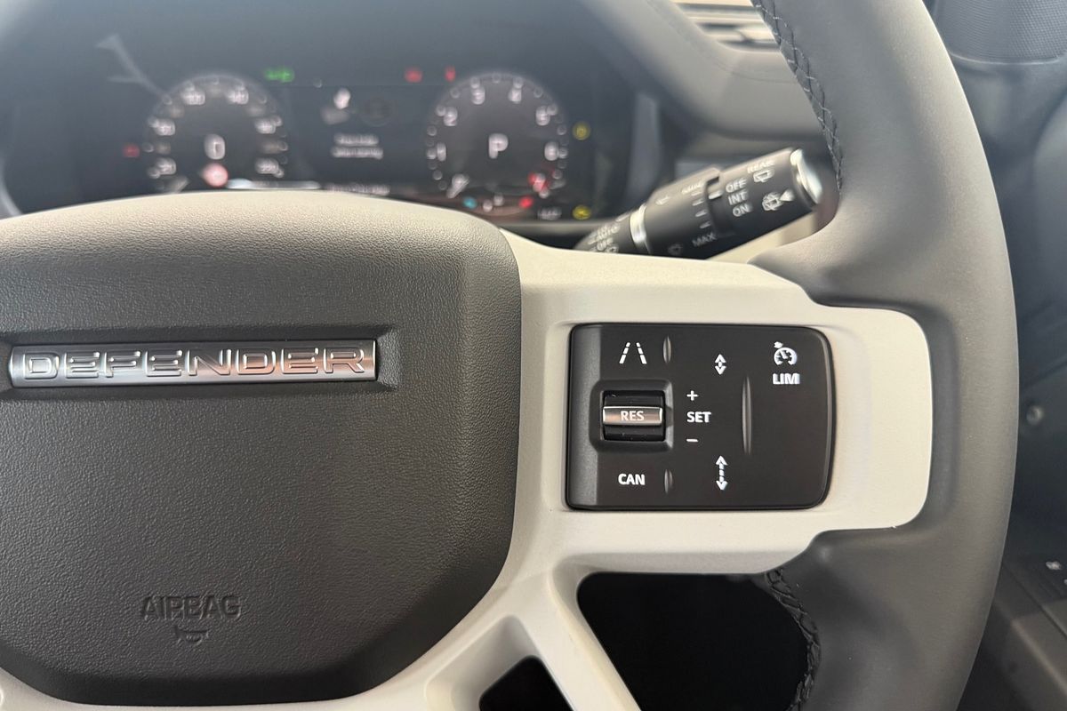 2025 Land Rover Defender 110 P400 X-Dynamic SE L663